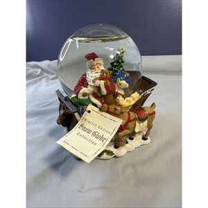 2005 Target Santa Sleigh Reindeer Musical Snow Globe Here Comes Santa Claus WT